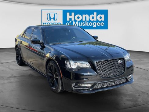 Used 2023 Chrysler 300 C RWD image 3
