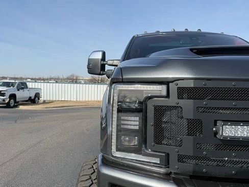 Used 2017 Ford F250 Platinum w/ Platinum Ultimate Package image 3