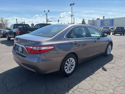 Used 2016 Toyota Camry LE FWD image 5