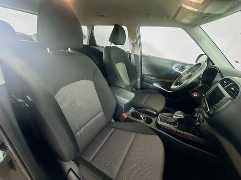 Used 2025 Kia Soul LX w/ LX Technology Package image 29