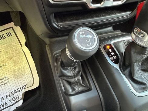 Used 2025 Jeep Gladiator Sport AWD/4WD image 29