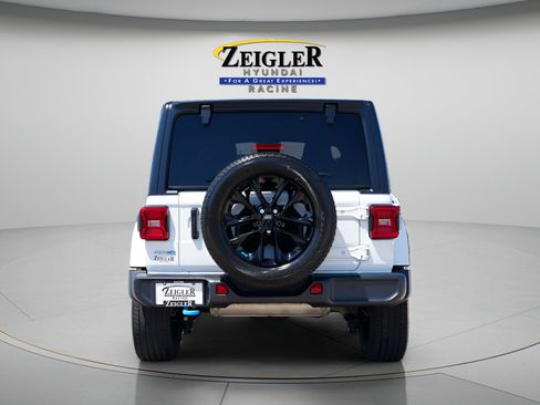 Used 2023 Jeep Wrangler Unlimited Sahara w/ Cold Weather Group AWD/4WD image 6