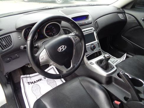 Used 2010 Hyundai Genesis 3.8 RWD image 17