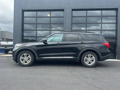 Used 2022 Ford Explorer XLT RWD image 2