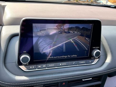 Used 2023 Nissan Rogue S image 25