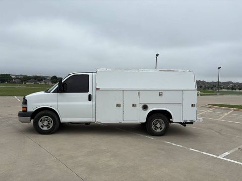 Used 2013 Chevrolet Express 3500 RWD image 2