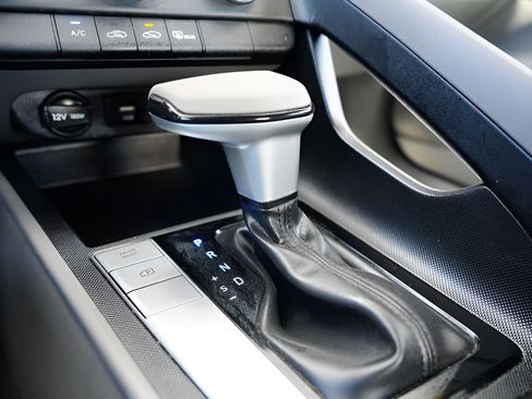 Certified 2023 Hyundai Elantra SE FWD image 28
