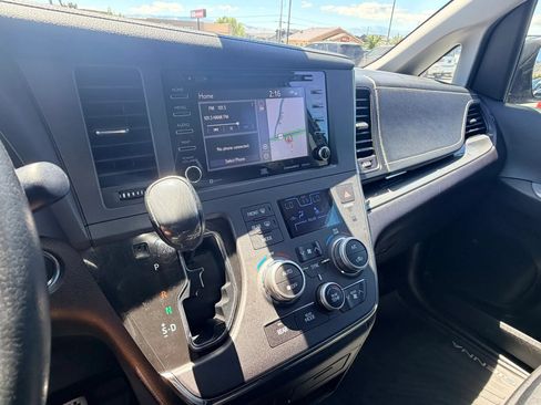 Used 2019 Toyota Sienna SE w/ SE Preferred Package AWD/4WD image 17