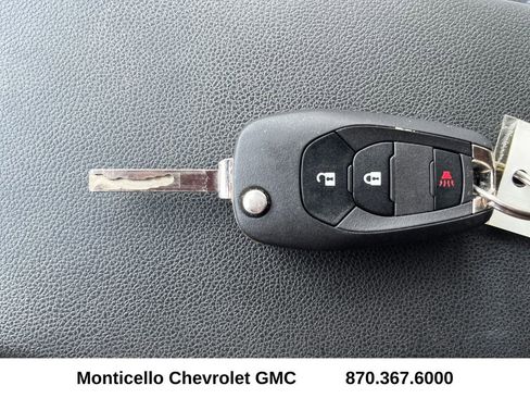 Used 2025 Chevrolet Trax LS image 21