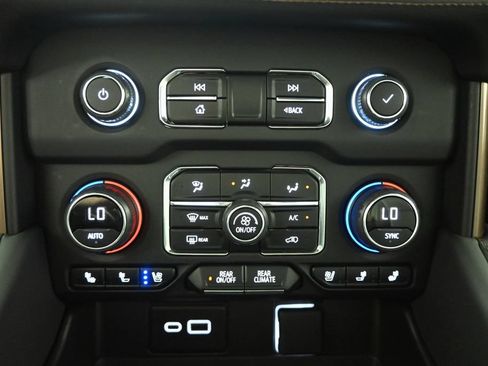 Used 2023 Chevrolet Tahoe High Country AWD/4WD image 30