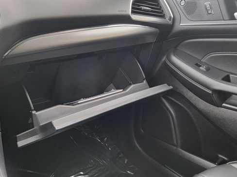 Used 2024 Ford Edge Titanium image 32