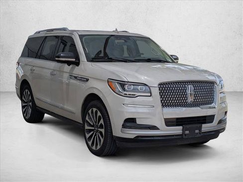 Used 2022 Lincoln Navigator Reserve AWD/4WD image 3
