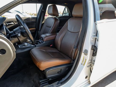 Used 2019 Chrysler 300 Limited image 38