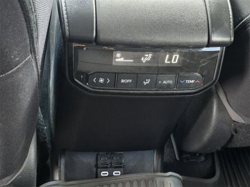 Used 2023 Toyota Highlander LE image 11
