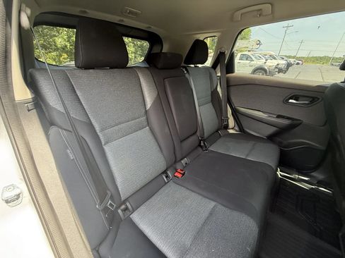 Used 2021 Nissan Rogue SV FWD image 11