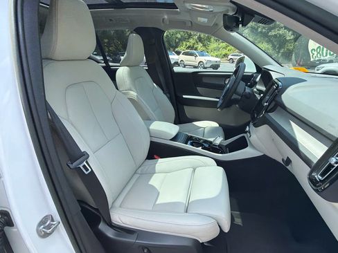 Used 2023 Volvo XC40 B5 Plus w/ Protection Package Premier AWD/4WD image 16