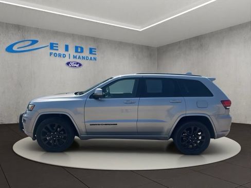 Used 2017 Jeep Grand Cherokee Altitude AWD/4WD image 8
