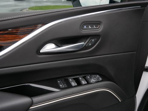 Certified 2023 Cadillac Escalade ESV Premium Luxury w/ LPO, Floor Liner Package AWD/4WD image 19