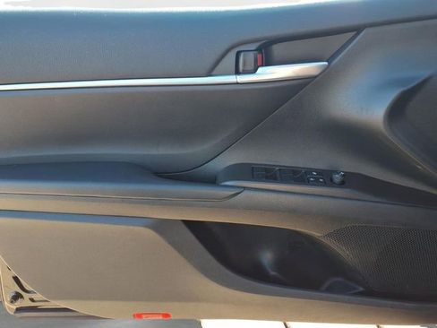 Used 2022 Toyota Camry SE image 18