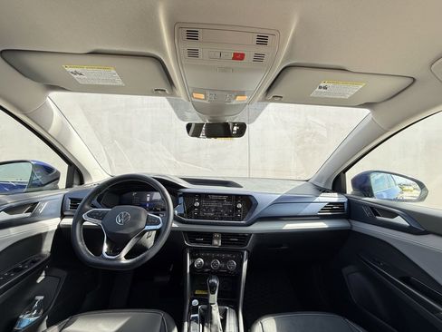 Certified 2024 Volkswagen Taos SE image 5