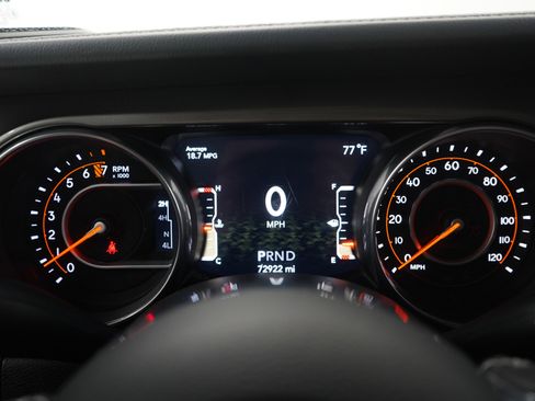 Used 2018 Jeep Wrangler Unlimited Sahara w/ Cold Weather Group AWD/4WD image 25