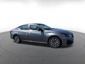 Used 2025 Nissan Altima 2.5 SV FWD video 2