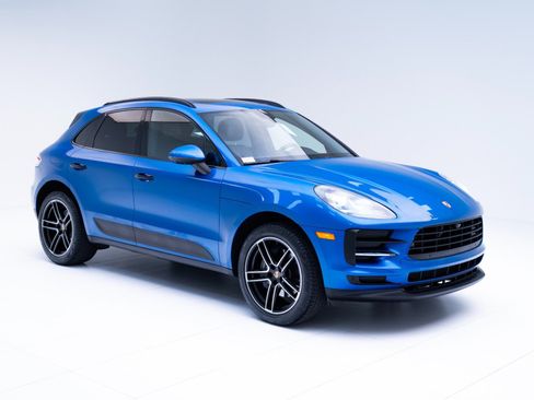 Certified 2021 Porsche Macan image 7