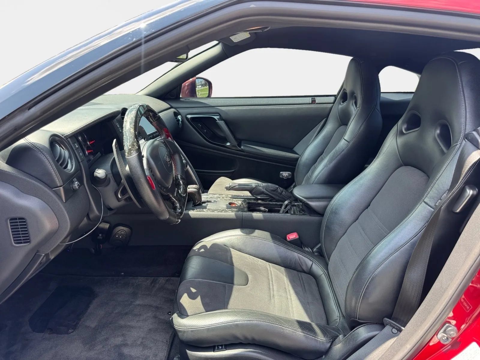 Used 2016 Nissan GT-R Premium AWD/4WD image 9