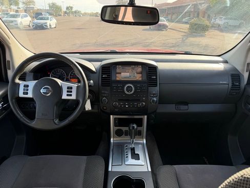 Used 2011 Nissan Pathfinder SV image 28