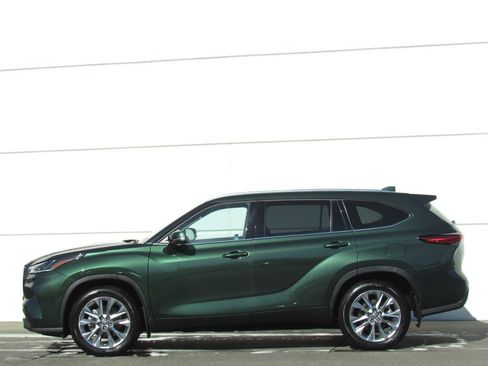 Used 2023 Toyota Highlander Limited AWD/4WD image 4