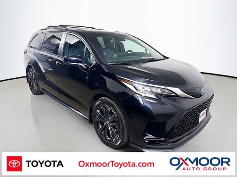 Used 2022 Toyota Sienna XSE FWD image 1