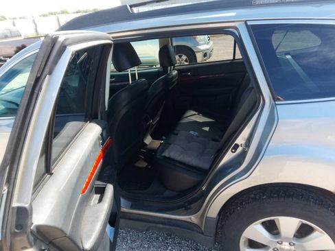 Used 2010 Subaru Outback 2.5i Limited AWD/4WD image 21
