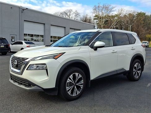 Used 2023 Nissan Rogue SV image 3