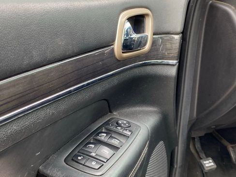 Used 2014 Jeep Grand Cherokee Overland w/ Advanced Technology Group image 11