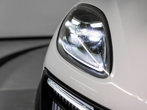 New 2026 Porsche Macan S image 13