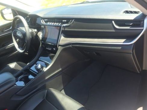 Used 2023 Jeep Grand Cherokee L Limited RWD image 28