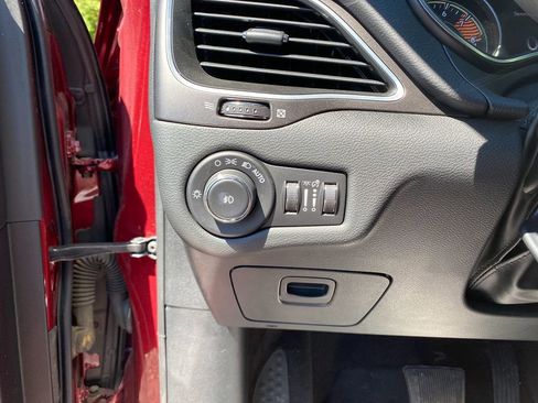 Used 2019 Jeep Cherokee Trailhawk image 14