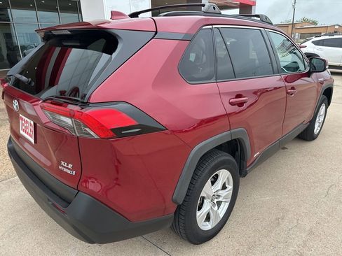 Used 2021 Toyota RAV4 XLE AWD/4WD image 7