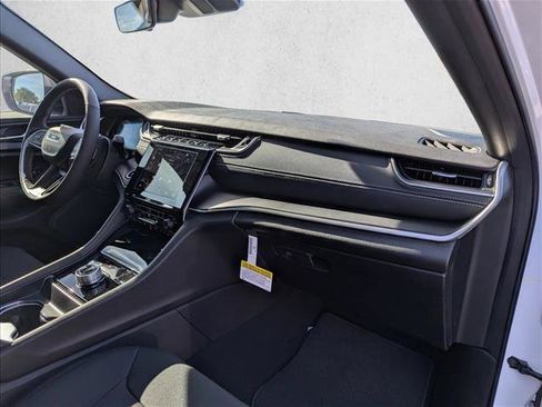 New 2025 Jeep Grand Cherokee Laredo X w/ Luxury Tech Group I image 27