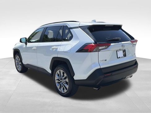 Used 2023 Toyota RAV4 XLE Premium FWD image 5