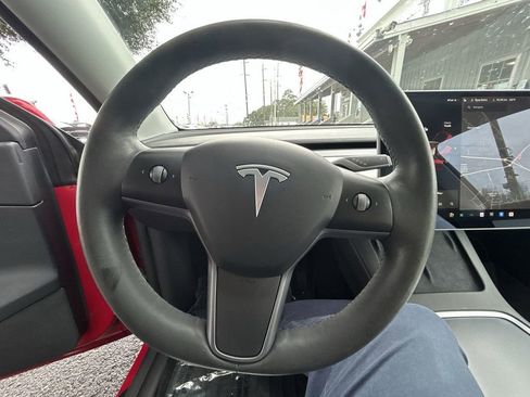 Used 2022 Tesla Model Y Long Range image 15