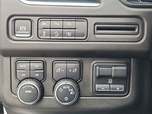 Certified 2024 Chevrolet Tahoe Z71 w/ Luxury Package image 18