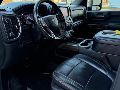Used 2022 Chevrolet Silverado 3500 High Country image 9