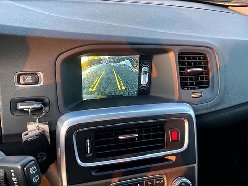 Used 2016 Volvo V60 T5 Cross Country w/ Climate Package image 18