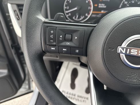 Used 2023 Nissan Rogue SV AWD/4WD image 17