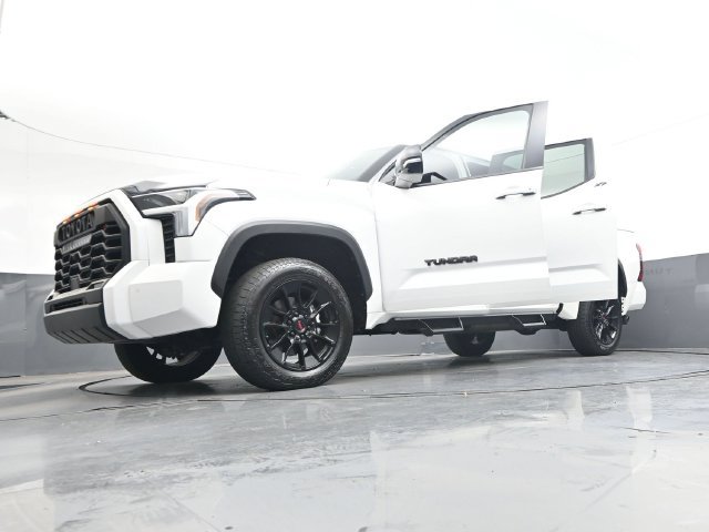 Used 2025 Toyota Tundra SR5 w/ SR5 Premium Package AWD/4WD image 44