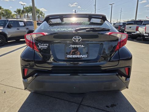 Used 2020 Toyota C-HR XLE image 8