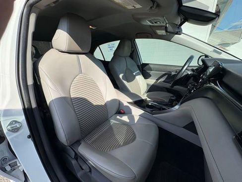 Used 2021 Toyota Camry SE image 23