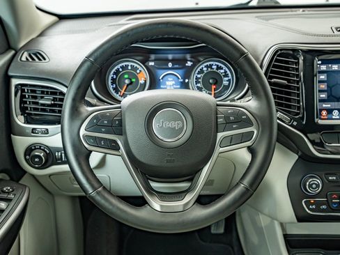 Used 2019 Jeep Cherokee Limited FWD image 22