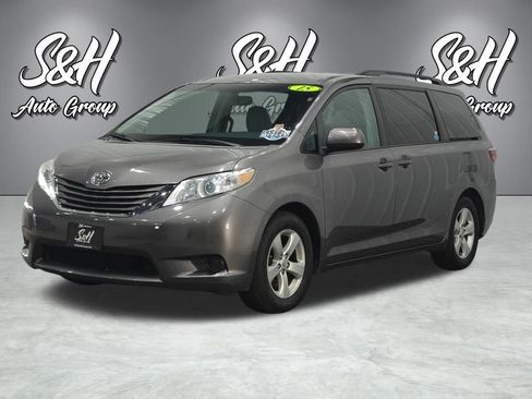 Used 2015 Toyota Sienna LE image 13